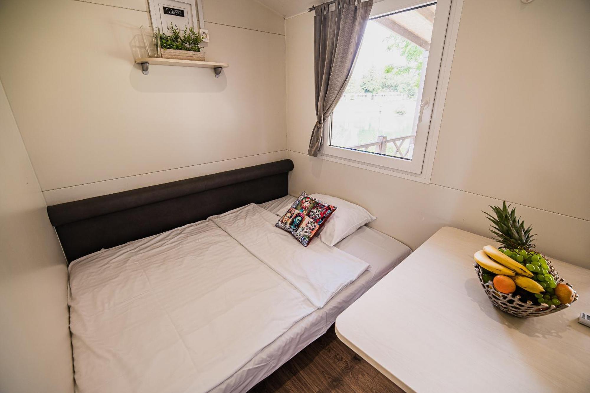 Lake View Mobile Homes With Thermal Riviera Tickets In Terme Catez Catez ob Savi Bilik gambar