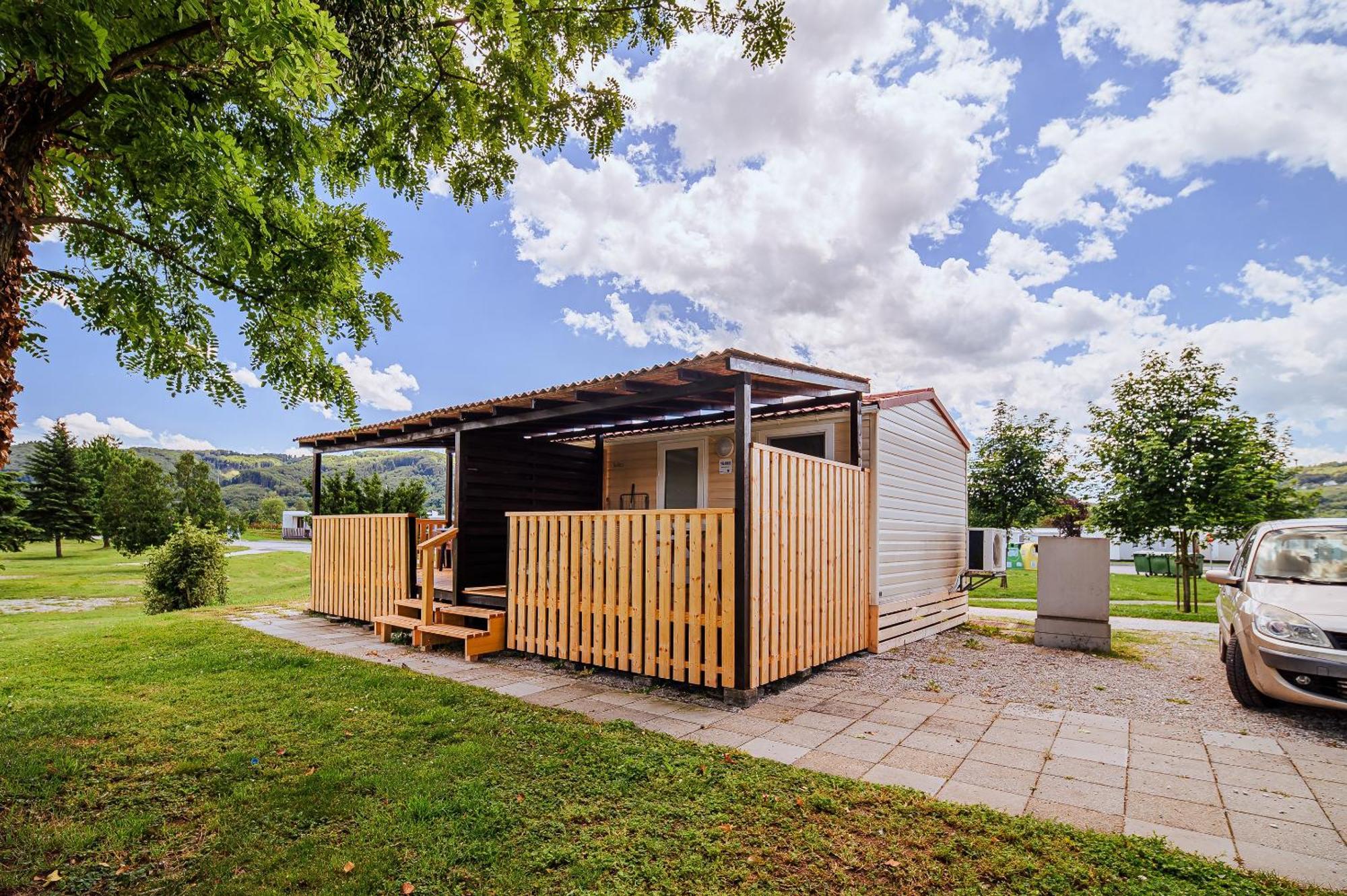 Lake View Mobile Homes With Thermal Riviera Tickets In Terme Catez Catez ob Savi Bilik gambar