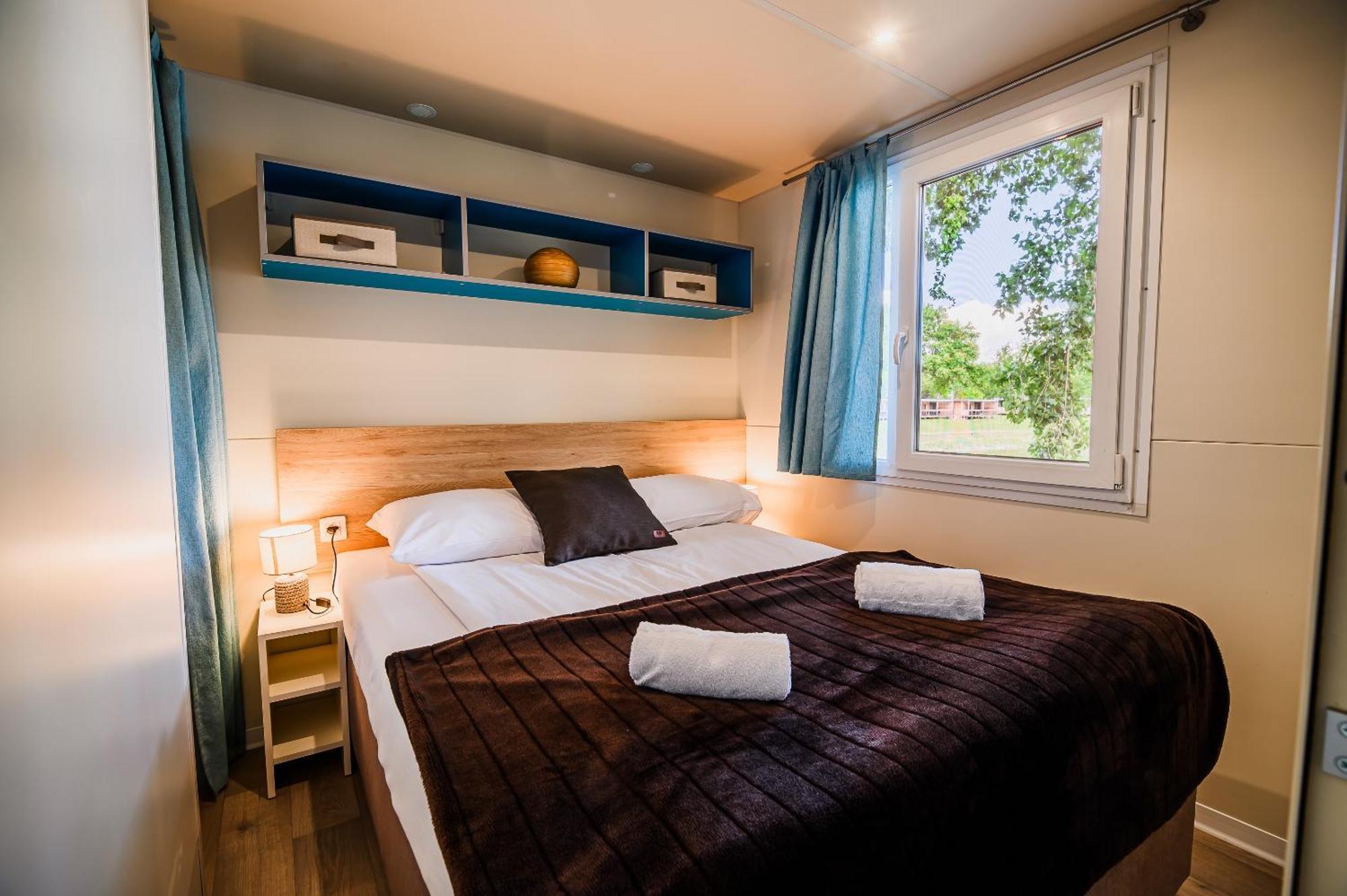 Lake View Mobile Homes With Thermal Riviera Tickets In Terme Catez Catez ob Savi Bilik gambar