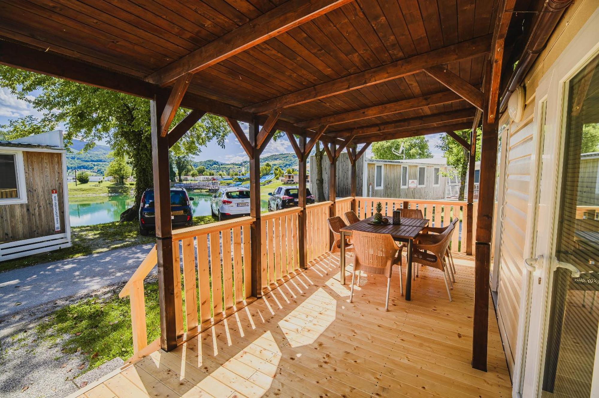 Lake View Mobile Homes With Thermal Riviera Tickets In Terme Catez Catez ob Savi Bilik gambar