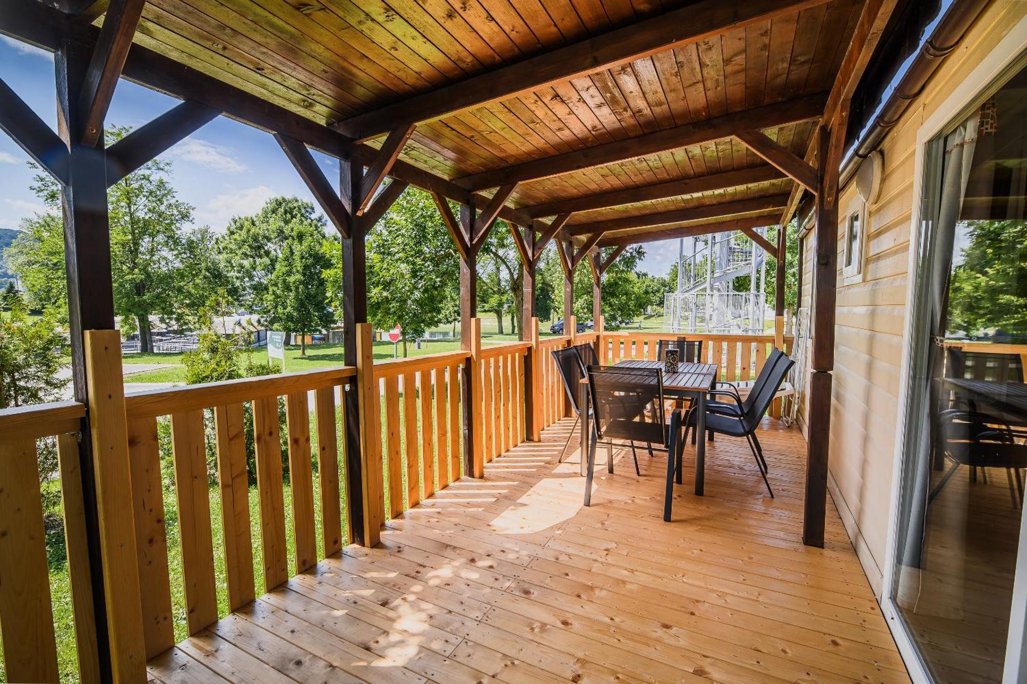 Lake View Mobile Homes With Thermal Riviera Tickets In Terme Catez Catez ob Savi Bilik gambar